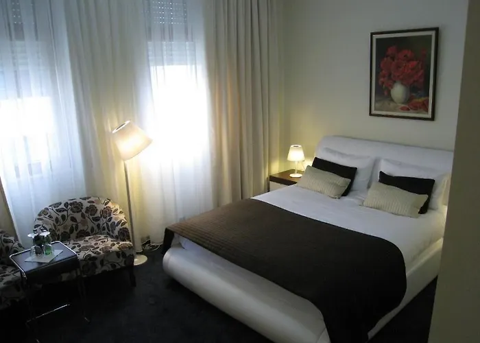 科托尼精品酒店 地拉那